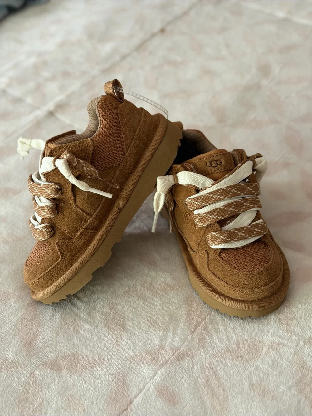 UGG Kids Chestnut Brown Lace-Up Sneakers with White Laces